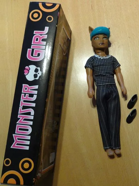 Bambola di plastica «Monster girl» (Unknown)