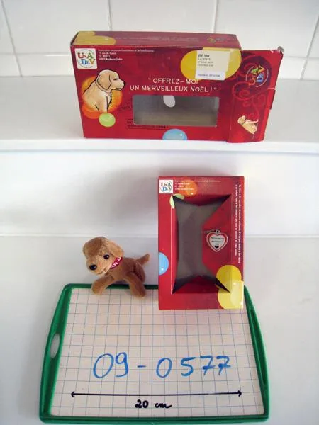 Morbido cucciolo giocattolo con colletto "Offrez moi un merveilleux Noël" ("Dammi un meraviglioso Natale") (UNADEV)