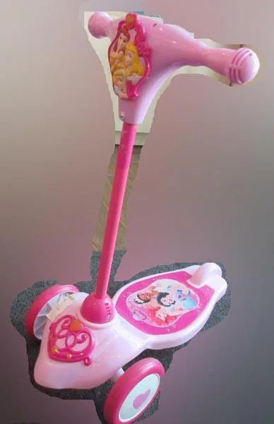 Scooter giocattolo «MY FIRST PRINCESS NON-FOLDABLE SCOOTER» — foto 2 dell'alert A11/0002/16