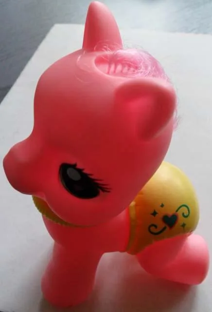 Pony giocattolo di plastica «My Lovely Merry» (Ronyulong Toys Factory)