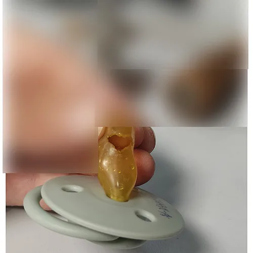 Succhietto «Natural latex pacifier small flower shape dust lid gift for babies» — foto 4 dell'alert SR/02260/26