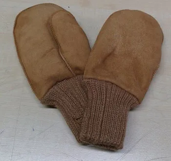 Guanti in pelle «Naturfell Damen und Herren Lammfell-Handschuhe mit Strickbund» — foto 1 dell'alert A12/00447/21