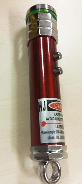 Puntatore laser «NEW LASER & LED LIGHT» — foto 3 dell'alert A12/0921/16