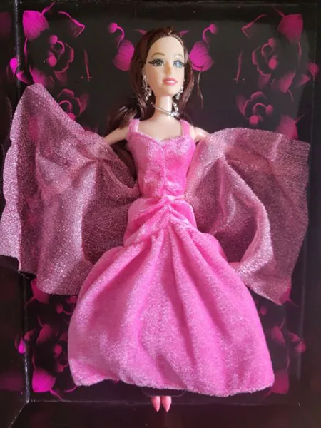 Bambola di plastica «Noble Fashion» — foto 2 dell'alert A12/01283/23