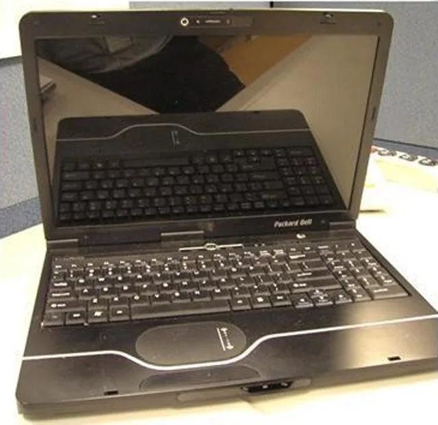 Notebook computer – EasyNote — foto 2 dell'alert 0559/10