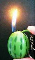 Accendino novità sotto forma di anguria «Novelty lighter in the form of a watermelon» — foto 1 dell'alert 0129/07