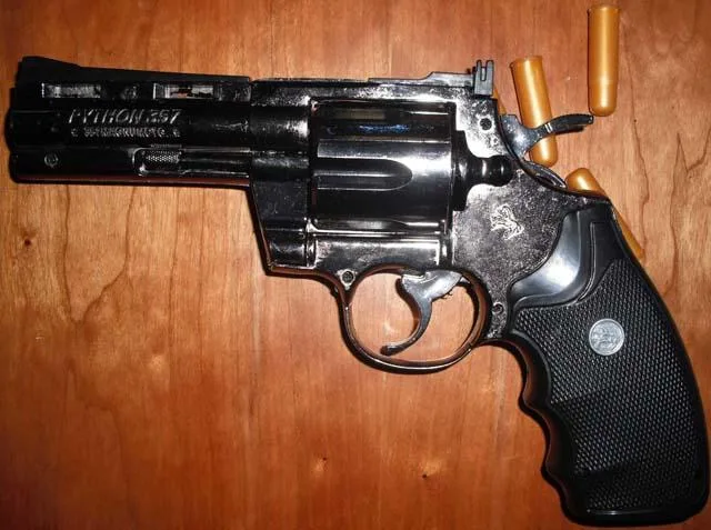 Nuovo accendino "Phython Gun Novelty Lighter" (Phython)