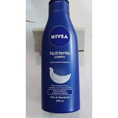 Crema per il corpo «Nutriente corpo» (Nivea)