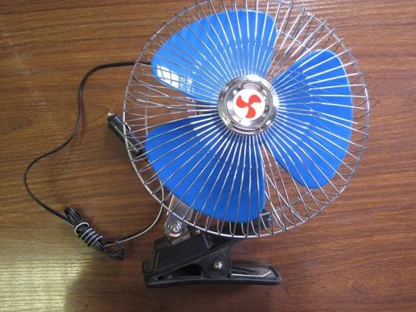 Ventilatore elettrico «Oscillating Fan» — foto 2 dell'alert A12/0211/15