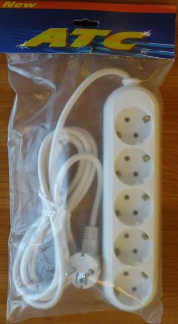 Cavo di estensione di rete «Ötös Védőérintkezős Elosztó (5-unit extension lead with safety cover")» — foto 1 dell'alert A12/1734/14