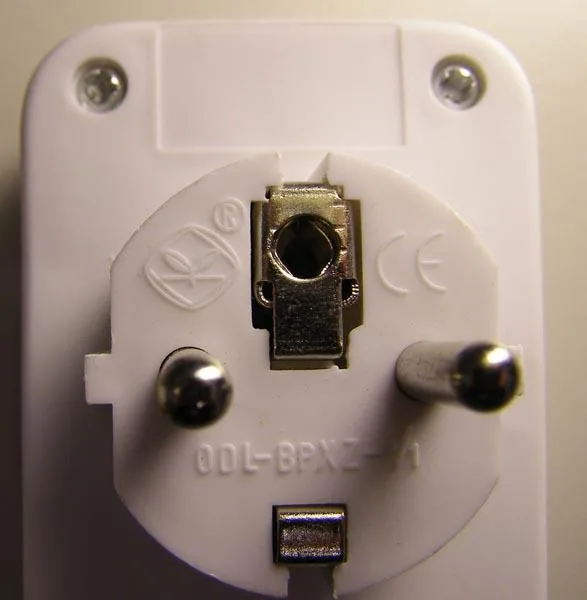 Adattatore di protezione contro le sovratensioni «Överspänningsskydd ('surge protection')» — foto 3 dell'alert A12/1133/16