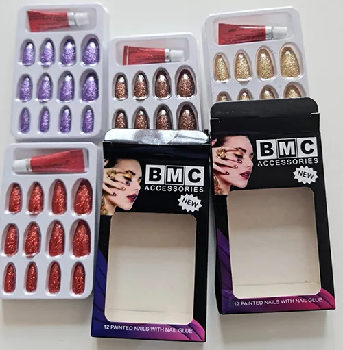 Chiodi falsi con colla «Painted nails» — foto 2 dell'alert A12/01157/22