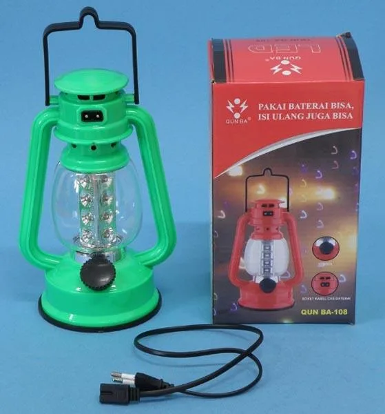 Lampada a LED portatile «PAKAI BATERAI BISA, ISI ULANG JUGA BISA» — foto 1 dell'alert A12/0627/17