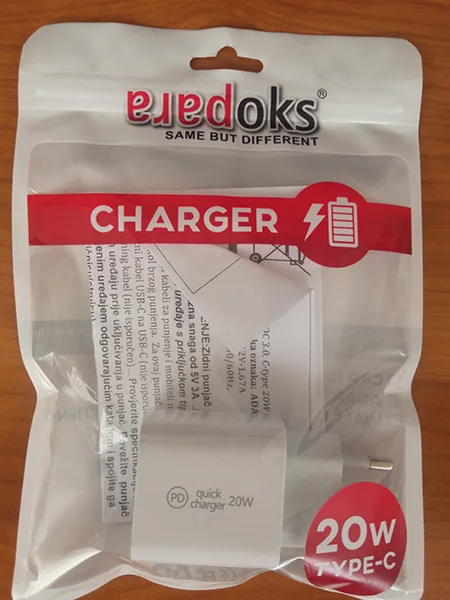 Caricabatterie USB «Paradoks» — foto 3 dell'alert A12/01208/23