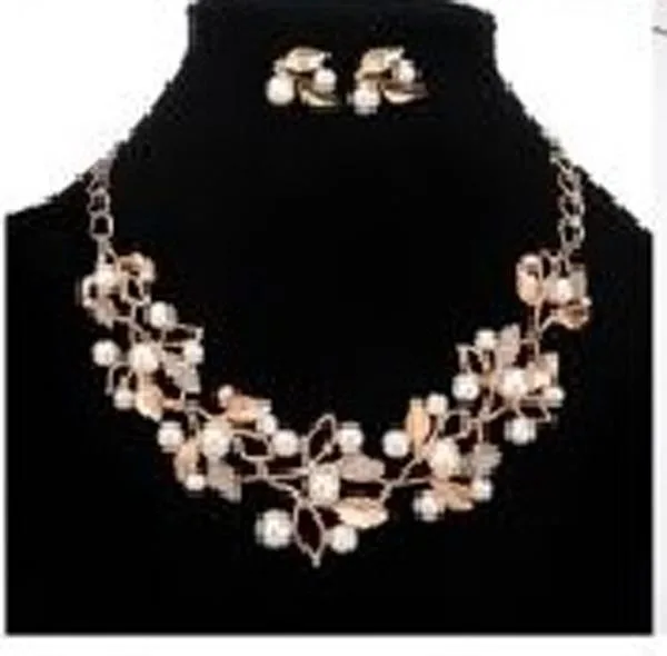 Set di gioielli «Pearl Crystal Wedding Jewelry Set Elegant Pearl» — foto 1 dell'alert A12/1077/18