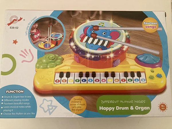 Pianoforte e tamburo giocattolo elettrico «PEDAGOGISKA PIANO MED TRUMMA TILL BARN» (Nanguo Baby Toys)
