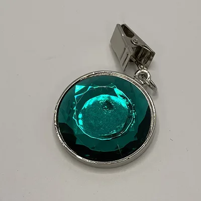 Ciondolo «Pendant with green stone» — foto 1 dell'alert INFO/00122/24