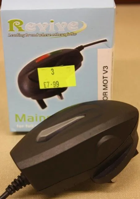 Caricabatterie di rete «Phone Travel Charger for V3/W175/L6 (NOT ORIGINAL)» — foto 1 dell'alert 0325/12