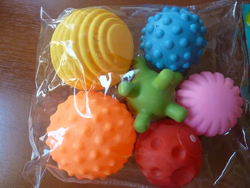 Giocattolo di plastica «Pilki sensoryczne» — foto 2 dell'alert A12/00453/22
