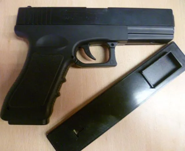 Accendino novità «Pistol Lighter» — foto 2 dell'alert A12/1425/17