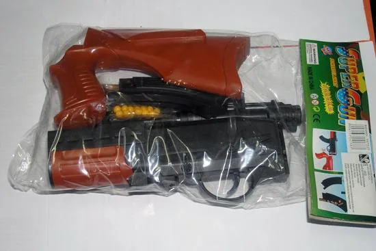Pistola a sfera (DETONIC TM 24138; Sport TM (on a toy).)