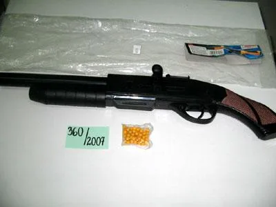 Pistola a sfera giocattolo con laser — foto 2 dell'alert 1006/08