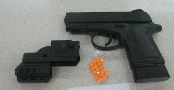 Pistola a sfera giocattolo con laser (Unknown)