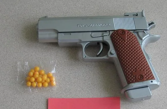 Pistola a sfera giocattolo – Giocattoli — foto 2 dell'alert 0750/09