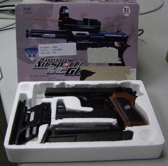 Pistola ad aria con raggio laser — foto 1 dell'alert 1331/07