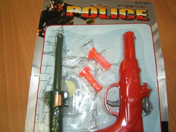 Pistola di plastica della polizia (Unknown)