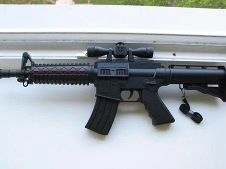 Pistola giocattolo con laser Super arma — foto 4 dell'alert 0698/06