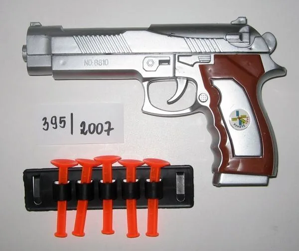 Pistola giocattolo della polizia con freccette — foto 2 dell'alert 0109/09