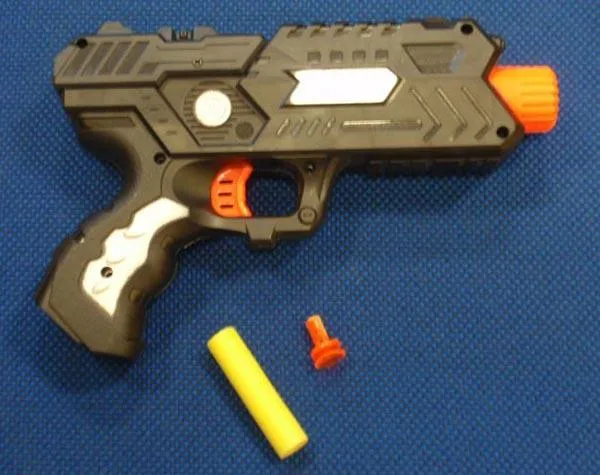 Pistola giocattolo — foto 2 dell'alert A12/1437/16