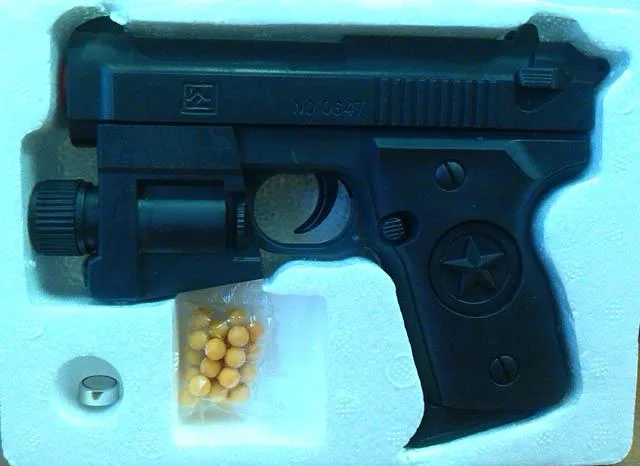Pistola giocattolo con laser «Pistola Laser - Eagle» — foto 4 dell'alert A12/0259/14