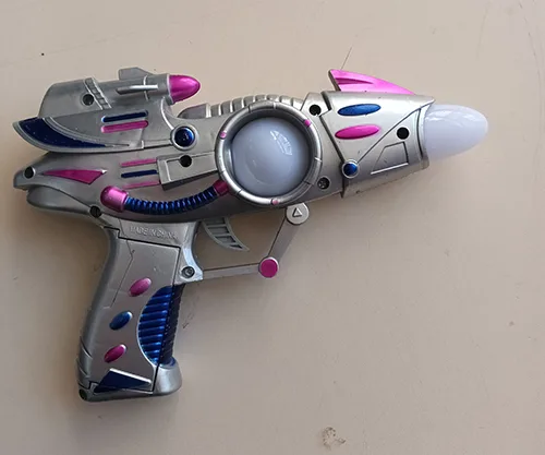 Pistola giocattolo «Pistole na baterie»