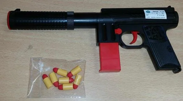 Pistola giocattolo «Pistolet avec Chargeur ('Gun with magazine')» (B&amp;G International)