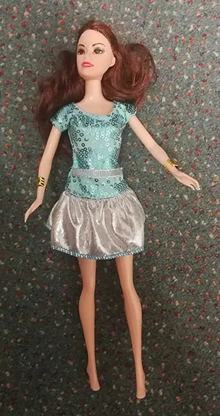 Bambola di plastica «Plastic doll Fashion doll» — foto 3 dell'alert A12/01482/21
