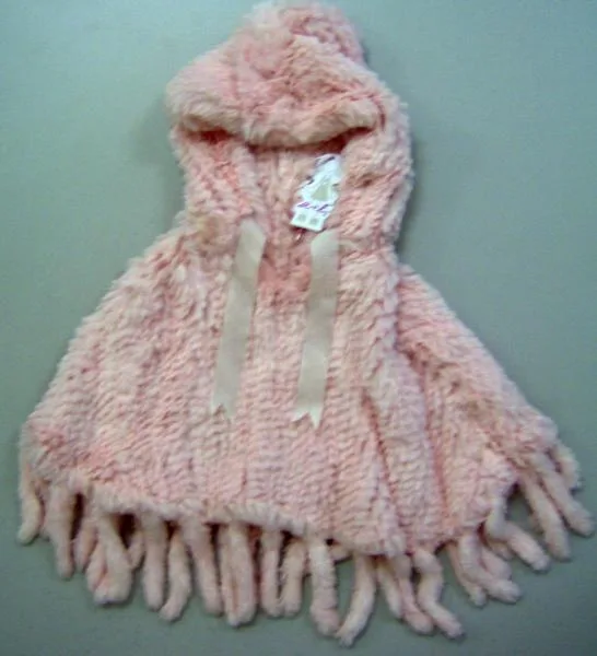 Poncho di pelliccia della ragazza — foto 2 dell'alert 0159/09