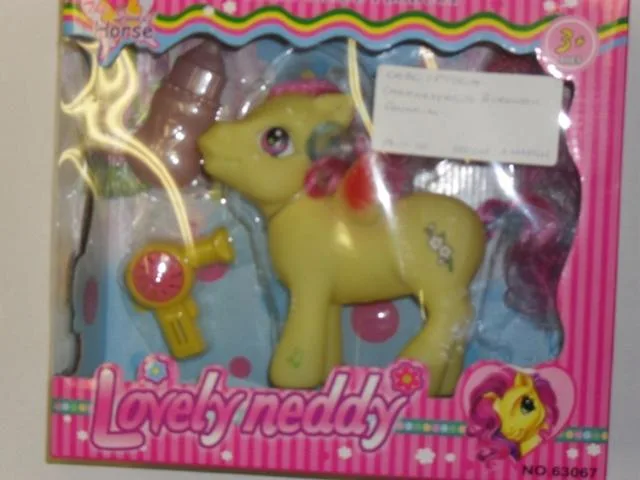 Pony di plastica giocattolo "Lovely Neddy" &amp; #13; &amp; #13; — foto 2 dell'alert 0690/11