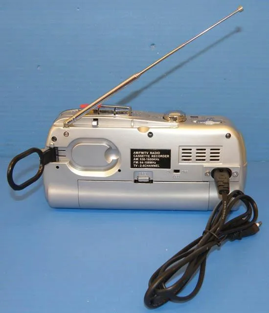 Radio portatile «Portable AM/FM/TV Radio Cassette Recorder with AC/DC Function» — foto 2 dell'alert A12/1317/14