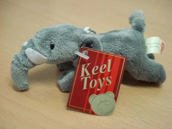 Portachiavi con un giocattolo morbido (KEEL TOYS)