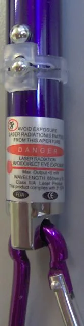 Portachiavi puntatore laser "Nuovo laser &amp; Led Light" &amp; #13; — foto 1 dell'alert A12/0964/12