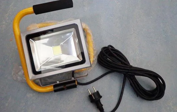 Proiettore a LED «POWERPLUSLIGHT POWLI233 Portable LED Floodlight» — foto 2 dell'alert A12/1393/19