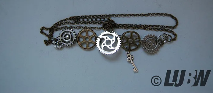 Collana e orecchini set «PPX 3 Stück Halskette und Ohrschmuck Retro Steampunk Uhrenteile Borduhrgänge Rädchen Ohr…» (PPX)