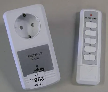 Presa telecomandata (set costituito da presa telecomandata e dispositivo di controllo remoto) (Kangtai)