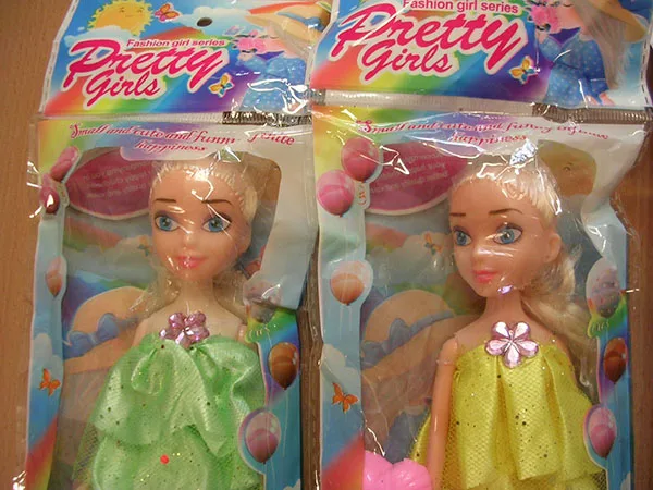 Bambola di plastica «Pretty Girls» — foto 2 dell'alert A12/01544/21