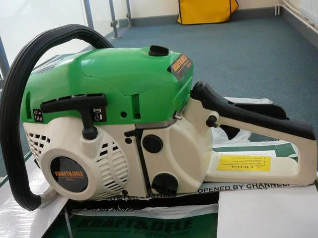 Motosega «Professional Chainsaw - Gas Chain Saw» — foto 3 dell'alert A12/1408/14