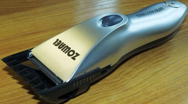 Trimmer per capelli «Professional Rechargeable Clipper» — foto 3 dell'alert A12/1276/13