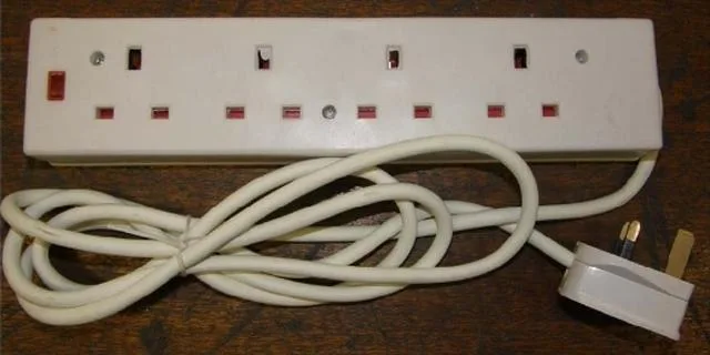 Prolunga – Socket a 4 vie — foto 1 dell'alert 0299/10