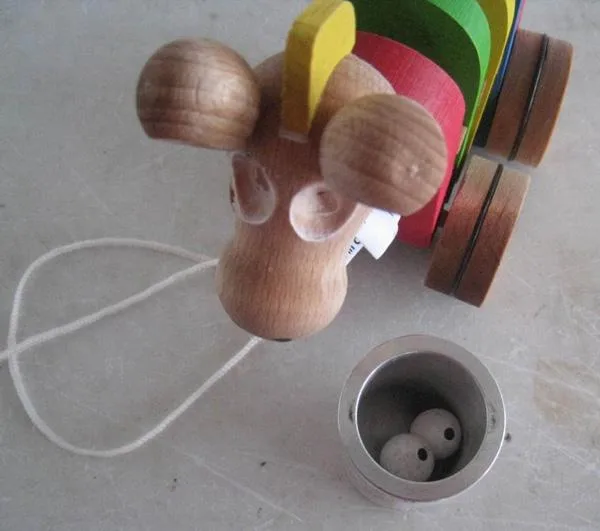 Giocattolo pull-along «Pulling cracking animal» (Unknown)